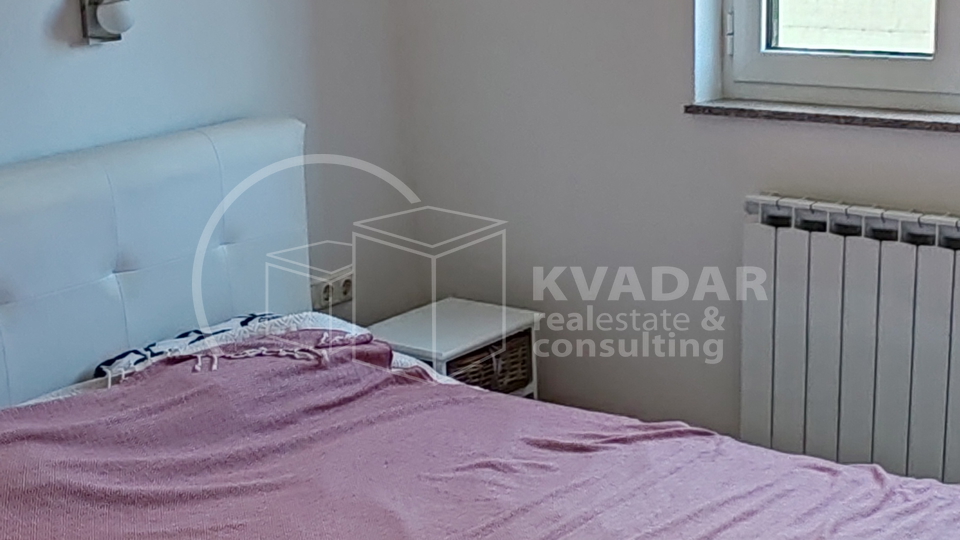 &Scaron;ibenik&sol;Brodarica&sol;stan 84m2 osun&ccaron;ani s pogledom na more&sol;parking&excl;