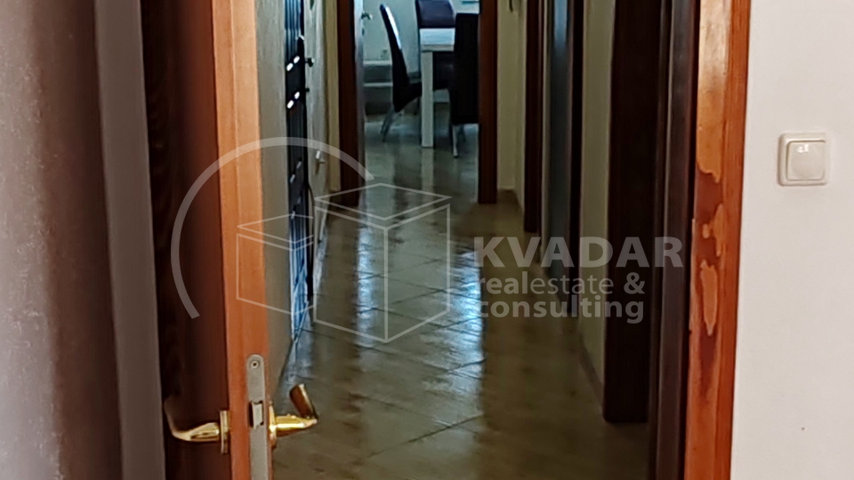 &Scaron;ibenik&sol;Brodarica&sol;stan 84m2 osun&ccaron;ani s pogledom na more&sol;parking&excl;