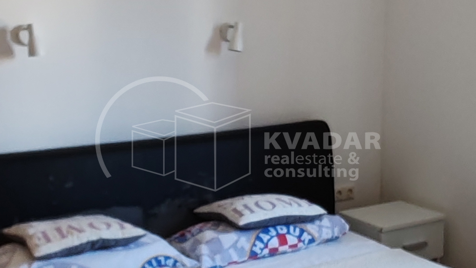 &Scaron;ibenik&sol;Brodarica&sol;stan 84m2 osun&ccaron;ani s pogledom na more&sol;parking&excl;