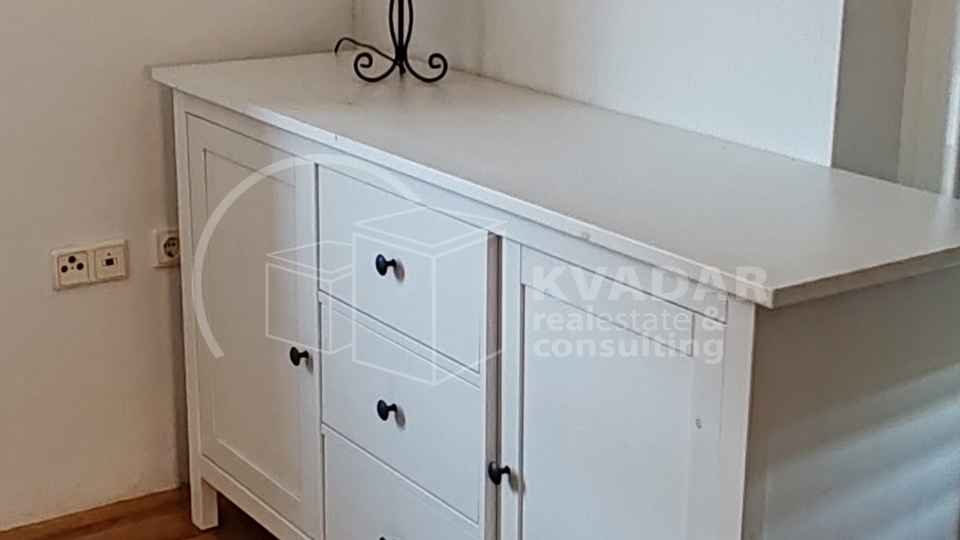 &Scaron;ibenik&sol;Brodarica&sol;stan 84m2 osun&ccaron;ani s pogledom na more&sol;parking&excl;