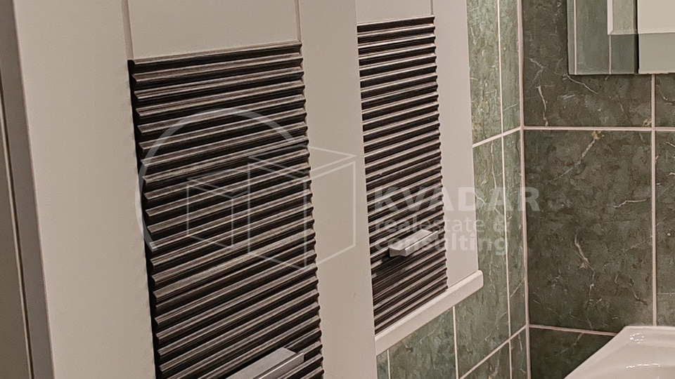 &Scaron;ibenik&sol;Brodarica&sol;stan 84m2 osun&ccaron;ani s pogledom na more&sol;parking&excl;