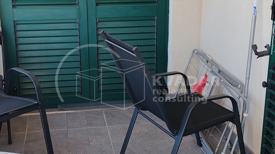 &Scaron;ibenik&sol;Brodarica&sol;stan 84m2 osun&ccaron;ani s pogledom na more&sol;parking&excl;