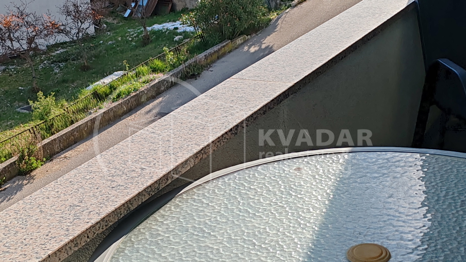 &Scaron;ibenik&sol;Brodarica&sol;stan 84m2 osun&ccaron;ani s pogledom na more&sol;parking&excl;