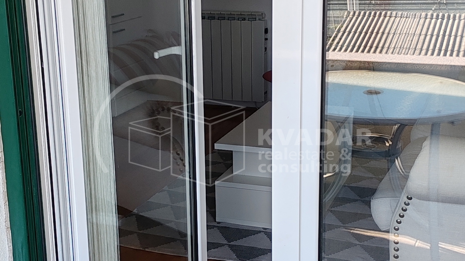 &Scaron;ibenik&sol;Brodarica&sol;stan 84m2 osun&ccaron;ani s pogledom na more&sol;parking&excl;