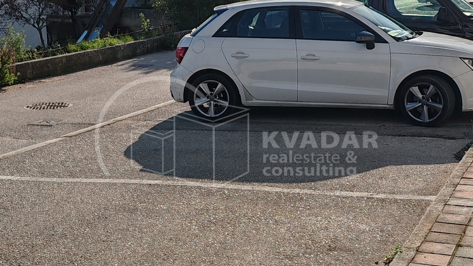 &Scaron;ibenik&sol;Brodarica&sol;stan 84m2 osun&ccaron;ani s pogledom na more&sol;parking&excl;