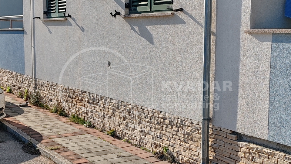 &Scaron;ibenik&sol;Brodarica&sol;stan 84m2 osun&ccaron;ani s pogledom na more&sol;parking&excl;