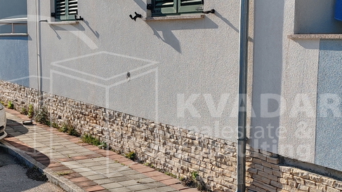 &Scaron;ibenik&sol;Brodarica&sol;apartman 84m2 osun&ccaron;ani s pogledom na more&sol;parking&excl;