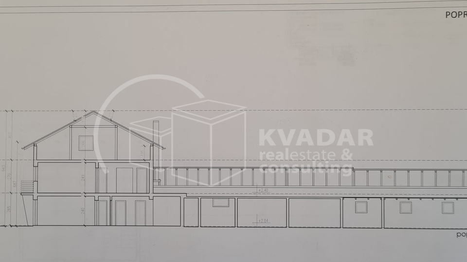 Investicijska prilika &ndash; ku&cacute;a 385 m&sup2; na parceli od 442 m&sup2;