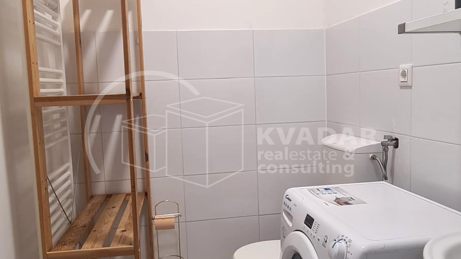 Moderan i funkcionalan stan s galerijom &plus; prostor za odlaganje