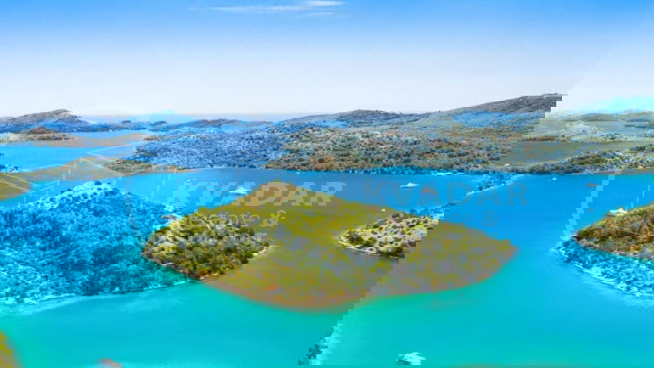 Prodaje se luksuzna vila u Vodicama s bazenom/ Novogradnnja / 176 m2     Luxury villa in Vodice with a pool for sale/ 176 m2