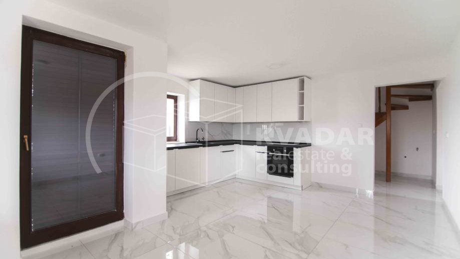 Kuća u Novakima Bistranskim i pomoćana zgrada sa garažom!!!