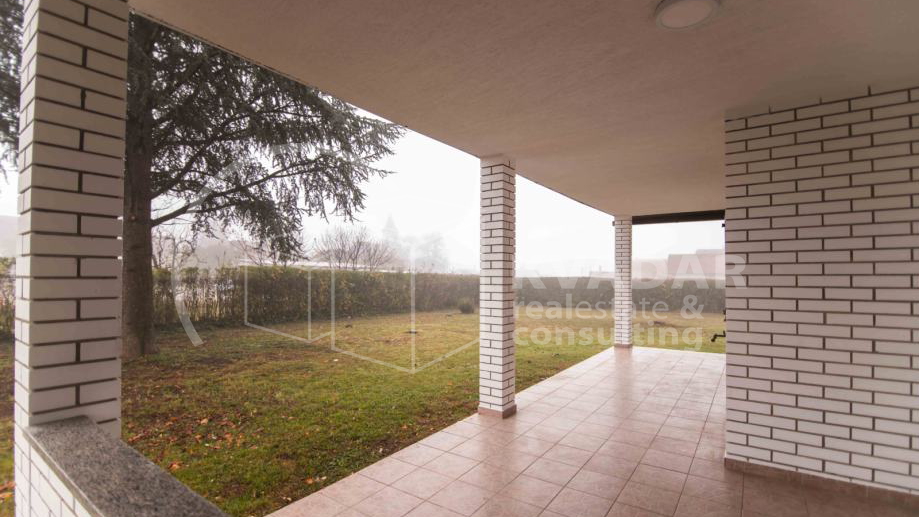 Kuća u Novakima Bistranskim i pomoćana zgrada sa garažom!!!