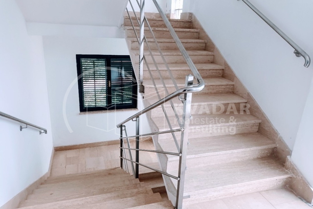 Rijeka/HOSTI, ETAŽA S OKUĆNICOM + visoko potkrovlje ukupno 199,11m2