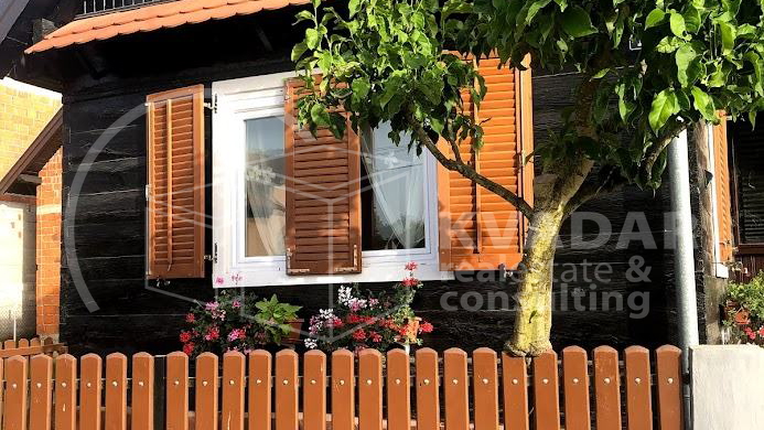 Velika Gorica-Ku&ccaron;e&sol;lijepa ku&cacute;a 74m2&plus;gospodarsko imanje na parceli 1&period;721m2&excl;&excl;