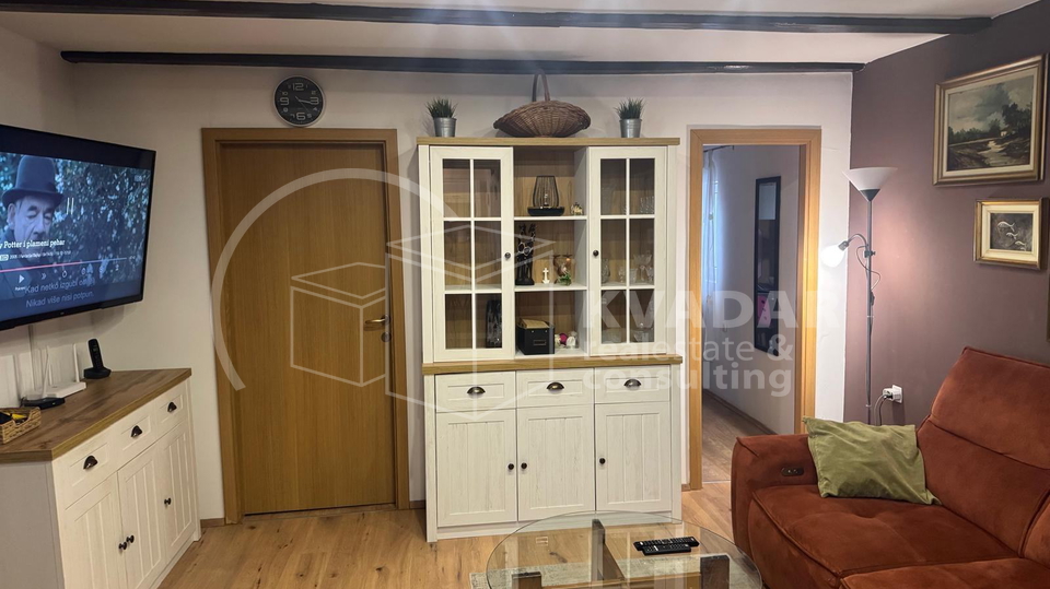 Velika Gorica-Ku&ccaron;e&sol;lijepa ku&cacute;a 74m2&plus;gospodarsko imanje na parceli 1&period;721m2&excl;&excl;