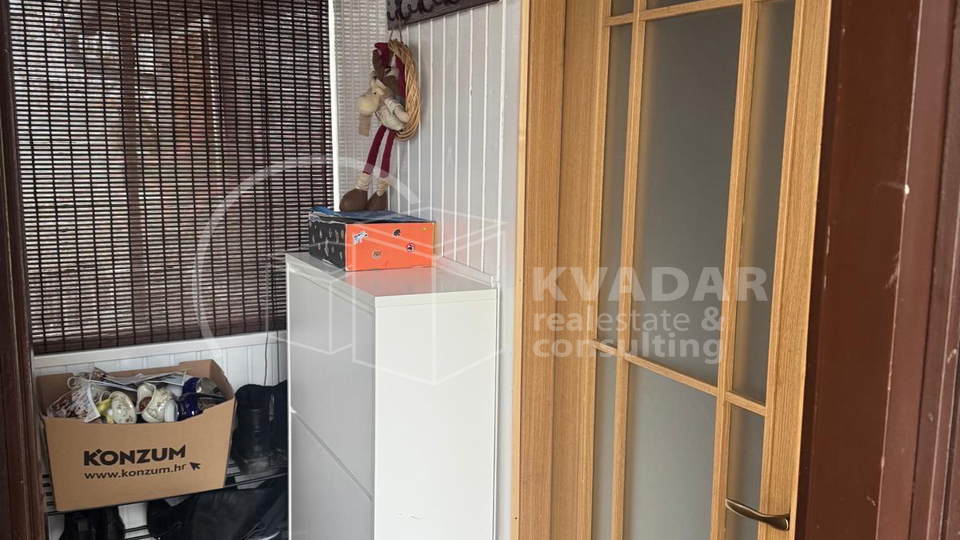 Velika Gorica-Ku&ccaron;e&sol;lijepa ku&cacute;a 74m2&plus;gospodarsko imanje na parceli 1&period;721m2&excl;&excl;