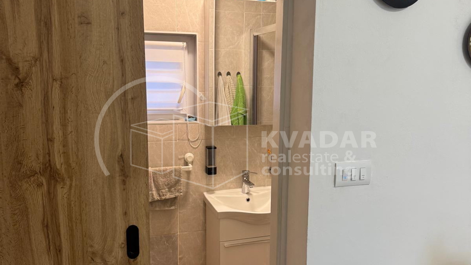 Velika Gorica-Ku&ccaron;e&sol;lijepa ku&cacute;a 74m2&plus;gospodarsko imanje na parceli 1&period;721m2&excl;&excl;