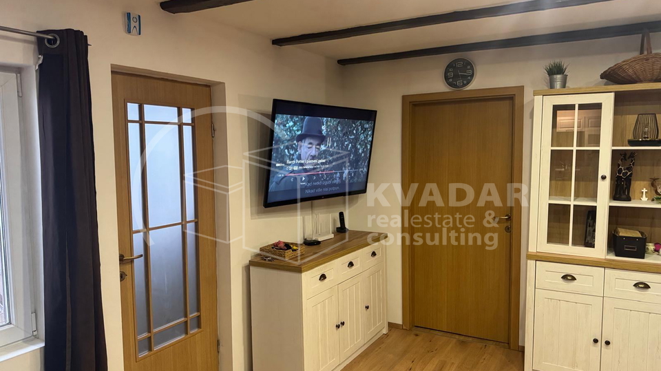 Velika Gorica-Ku&ccaron;e&sol;lijepa ku&cacute;a 74m2&plus;gospodarsko imanje na parceli 1&period;721m2&excl;&excl;