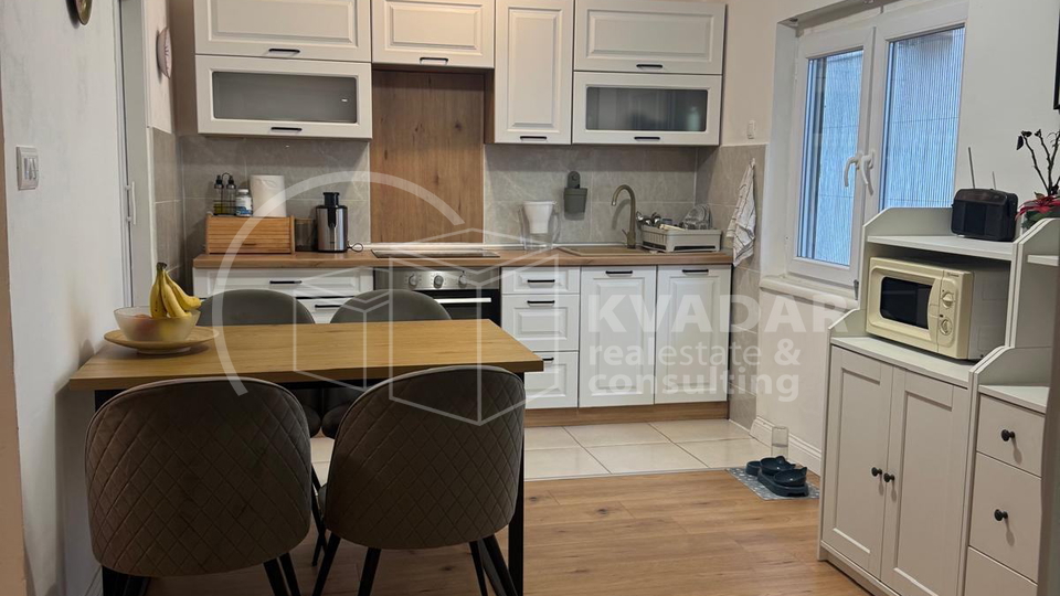 Velika Gorica-Ku&ccaron;e&sol;lijepa ku&cacute;a 74m2&plus;gospodarsko imanje na parceli 1&period;721m2&excl;&excl;