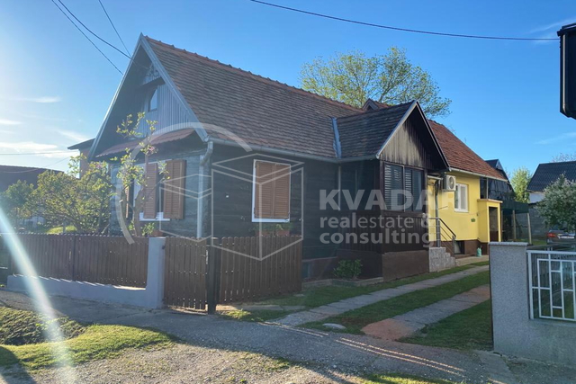 Velika Gorica-Kuče/lijepa kuća 74m2+gospodarsko imanje na parceli 1.721m2!!