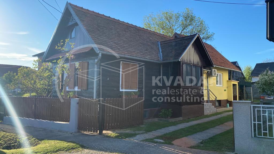 Velika Gorica-Ku&ccaron;e&sol;lijepa ku&cacute;a 74m2&plus;gospodarsko imanje na parceli 1&period;721m2&excl;&excl;