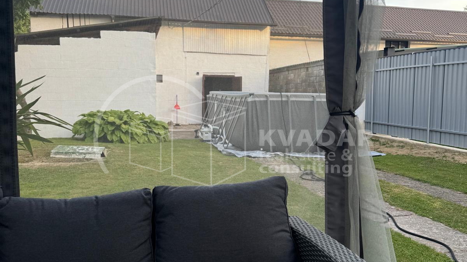 Velika Gorica-Ku&ccaron;e&sol;lijepa ku&cacute;a 74m2&plus;gospodarsko imanje na parceli 1&period;721m2&excl;&excl;