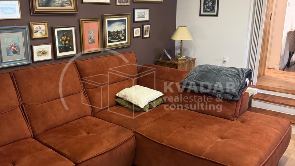 Velika Gorica-Ku&ccaron;e&sol;lijepa ku&cacute;a 74m2&plus;gospodarsko imanje na parceli 1&period;721m2&excl;&excl;