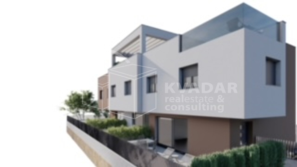 Vodice/luksuzan stan+terasa+vrt+parking/115 m2/200 m od mora!!