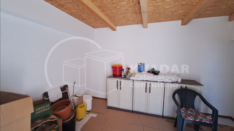 Prodaje se ugodna prizemnica s oku&cacute;nicom u &Ccaron;azmi &ndash; odli&ccaron;na lokacija nadomak centra&excl;