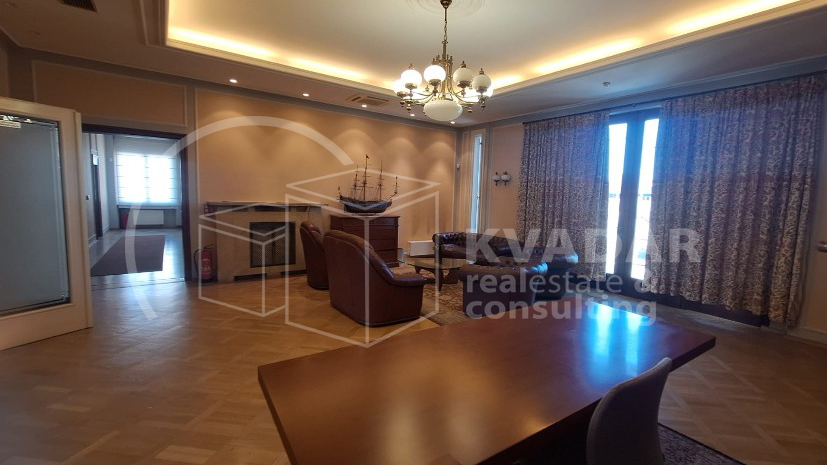 Ekskluzivan poslovni prostor 1130 m&sup2; za najam &ndash; Reprezentativna povijesna zgrada &lpar;M namjena&rpar; sa zatvorenim bazenom i saunom&excl;