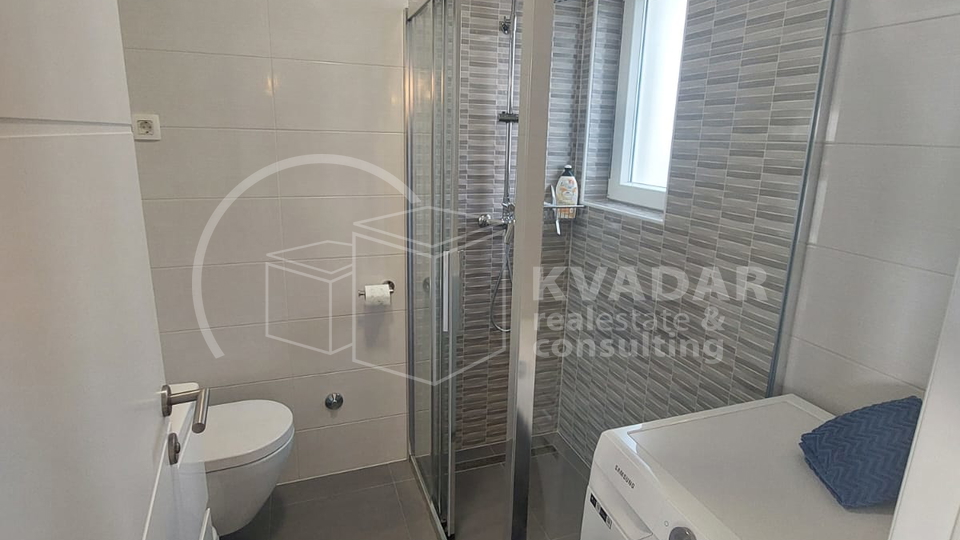 BEZ PROVIZIJE&ast;&ast;&ast; TOP PONUDA &excl;&excl;&excl; Prodaje se moderna  dvojna ku&cacute;a  u Vodicama &sol;152 m2 &sol; Potpuno namje&scaron;teno