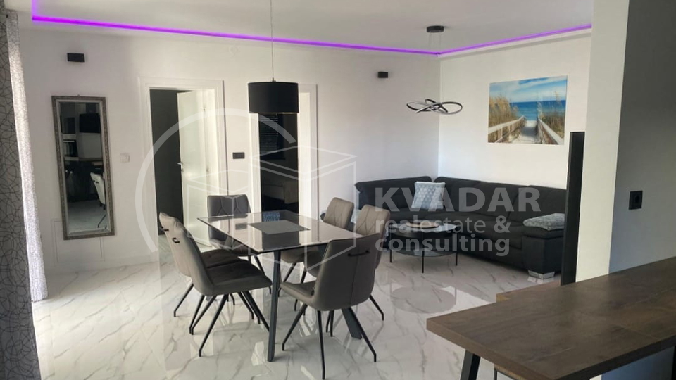 BEZ PROVIZIJE&ast;&ast;&ast;30m od mora &excl;&excl; DVIJE STAMBENE JEDINICE ukupno 95 m2&plus; krovna terasa od 110 m2 &plus; parking &excl;&excl;