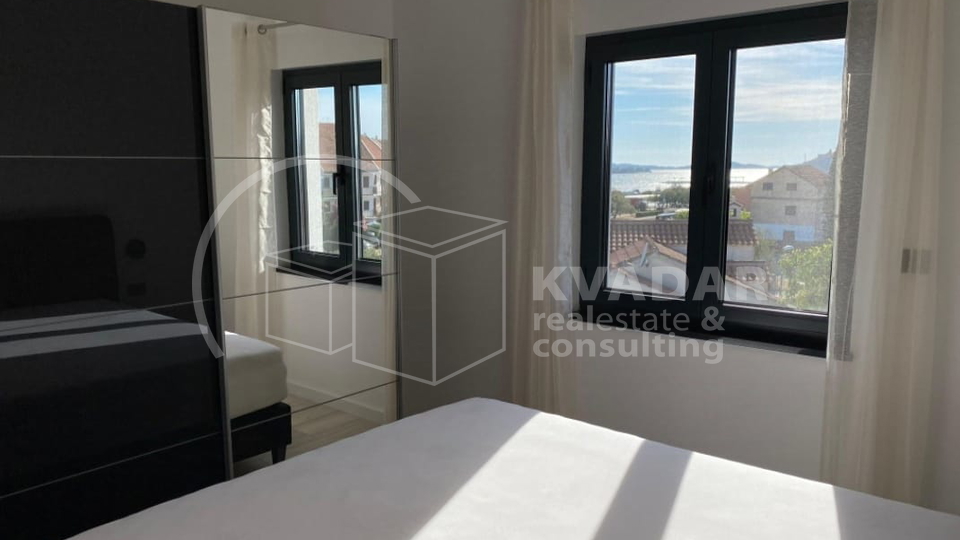 BEZ PROVIZIJE&ast;&ast;&ast;30m od mora &excl;&excl; Moderna ku&cacute;a&sol; 5 apartmana&sol;ukupne povr&scaron;ine 400 m2 &excl;&excl;