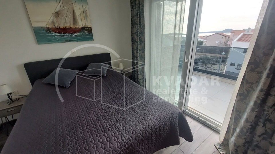 BEZ PROVIZIJE&ast;&ast;&ast; TOP PONUDA &excl;&excl;&excl; Prodaje se moderna  dvojna ku&cacute;a  u Vodicama &sol;152 m2 &sol; Potpuno namje&scaron;teno