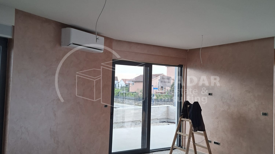 BEZ PROVIZIJE&ast;&ast;&ast;Prodaje se luksuzna VILA  na Srimi s bazenom &sol;134 m2&sol;250m od pla&zcaron;e&sol; Novogradnja &excl;&excl;&excl;