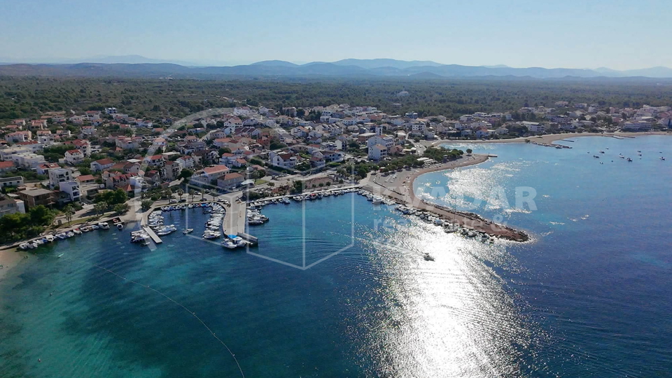 BEZ PROVIZIJE&ast;&ast;&ast;Prodaje se luksuzna VILA  na Srimi s bazenom &sol;134 m2&sol;250m od pla&zcaron;e&sol; Novogradnja &excl;&excl;&excl;