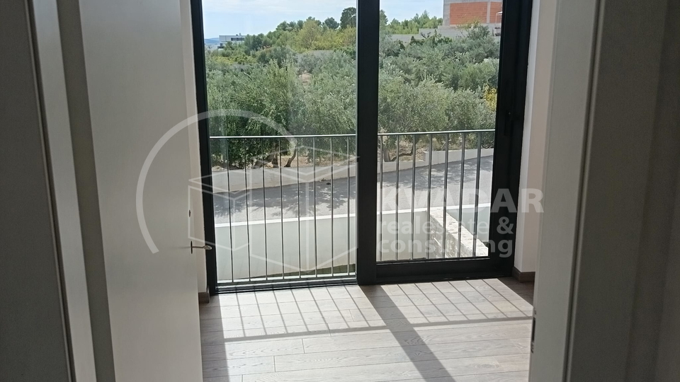 BEZ PROVIZIJE&ast;&ast;&ast;Prodaje se moderan dvoeta&zcaron;ni stan S2 u Vodicama  &sol; 139 m2 &sol; Top lokacija s panoramskim pogledom&excl;