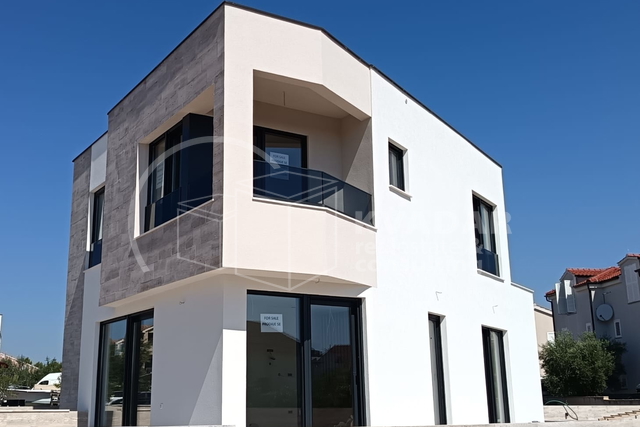 BEZ PROVIZIJE***Prodaje se luksuzna VILA na Srimi s bazenom /134 m2/250m od plaže/ Novogradnja !!!