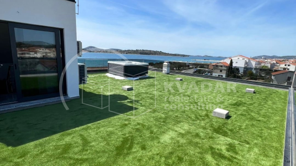 BEZ PROVIZIJE&ast;&ast;&ast;30m od mora &excl;&excl; DVIJE STAMBENE JEDINICE ukupno 95 m2&plus; krovna terasa od 110 m2 &plus; parking &excl;&excl;