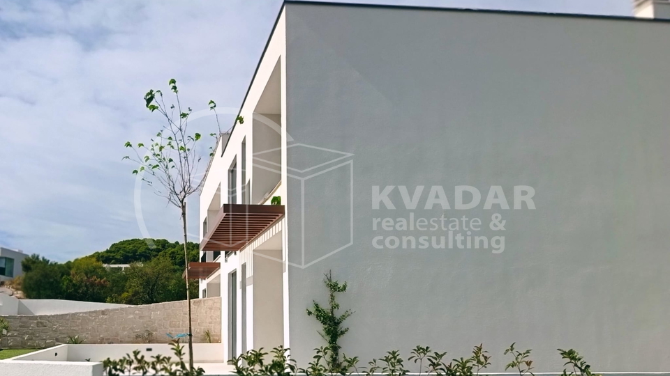 BEZ PROVIZIJE&ast;&ast;&ast;Prodaje se moderan dvoeta&zcaron;ni stan S2 u Vodicama  &sol; 139 m2 &sol; Top lokacija s panoramskim pogledom&excl;