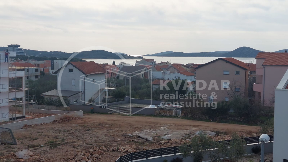 BEZ PROVIZIJE&ast;&ast;&ast; TOP PONUDA &excl;&excl;&excl; Prodaje se moderna  dvojna ku&cacute;a  u Vodicama &sol;152 m2 &sol; Potpuno namje&scaron;teno