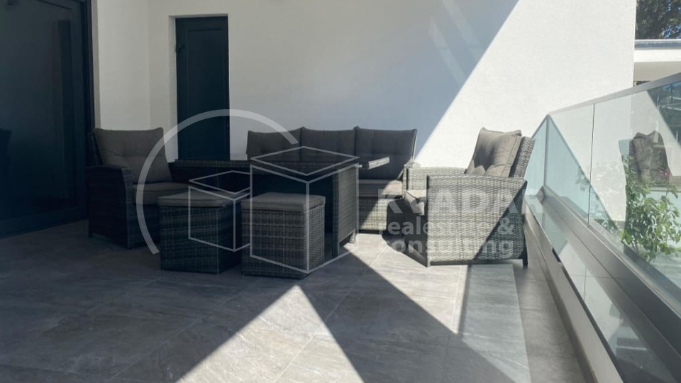 BEZ PROVIZIJE&ast;&ast;&ast;Prodaje se luksuzan stan &plus; studio apartman na Srimi&sol;95 m2&sol;30 m od mora