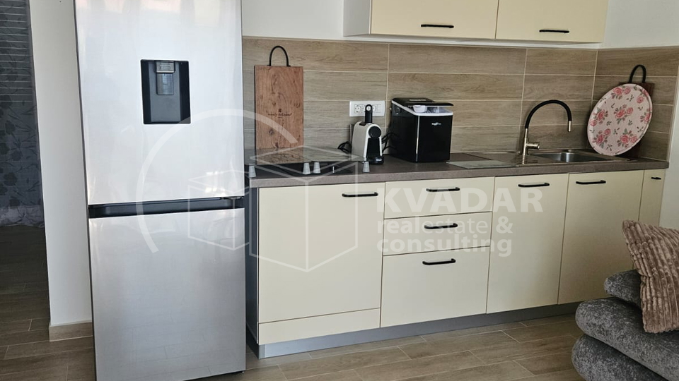 BEZ PROVIZIJE&ast;&ast;&ast; TOP PONUDA &excl;&excl;&excl; Prodaje se moderna  dvojna ku&cacute;a  u Vodicama &sol;152 m2 &sol; Potpuno namje&scaron;teno