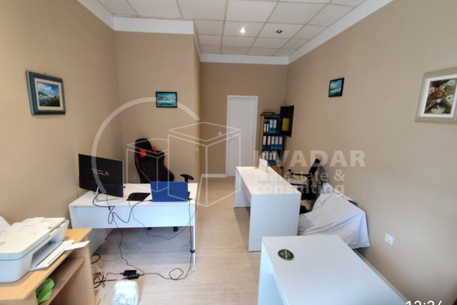 LOVRAN, CENTAR, prekrasan poslovni prostor(17 m2) sa sanitarnim čvorom