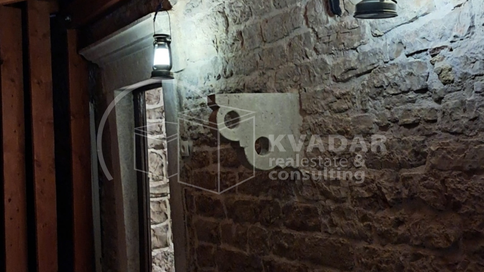 Commercial Property, 50 m2, For Rent, Šibenik - Dolac