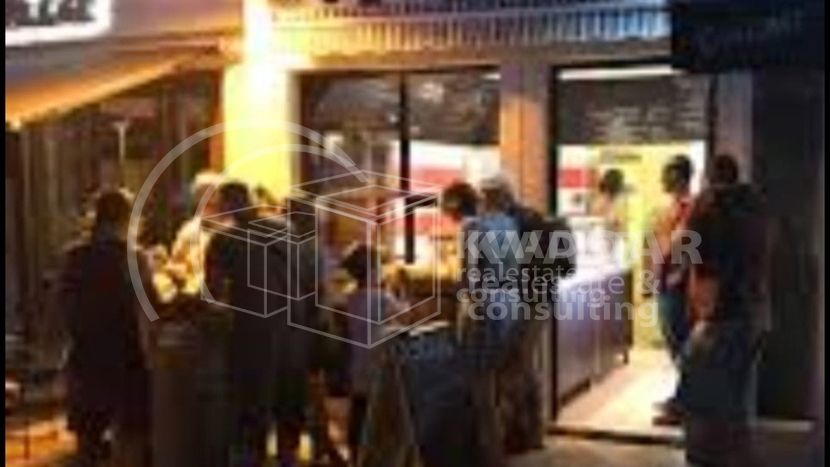 JEDINSTVENA PRILIKA!ŠIBENIK/1.RED DO MORA(NA RIVI)KUĆA(180,55 m2)SA POSLOVNIM PROSTOROM I 2 STANA!