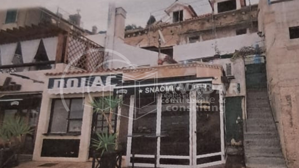 JEDINSTVENA PRILIKA!ŠIBENIK/1.RED DO MORA(NA RIVI)KUĆA(180,55 m2)SA POSLOVNIM PROSTOROM I 2 STANA!