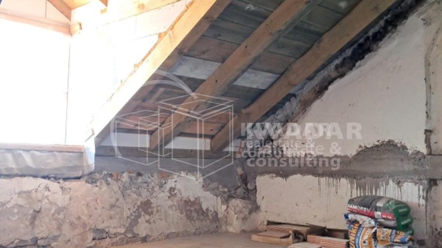 JEDINSTVENA PRILIKA!ŠIBENIK/1.RED DO MORA(NA RIVI)KUĆA(180,55 m2)SA POSLOVNIM PROSTOROM I 2 STANA!