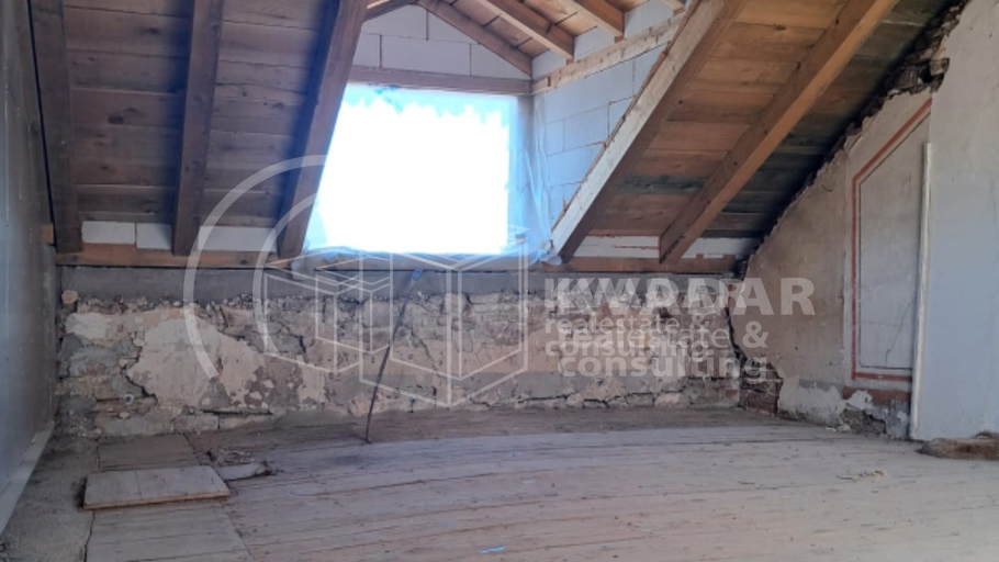 JEDINSTVENA PRILIKA!ŠIBENIK/1.RED DO MORA(NA RIVI)KUĆA(180,55 m2)SA POSLOVNIM PROSTOROM I 2 STANA!