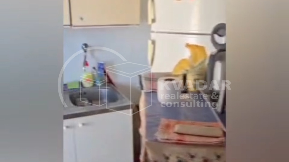 &Scaron;ibenik&sol;Top prilika&excl; Top lokacija&excl; Prodaje se kamena ku&cacute;a&sol;stan povr&scaron;ine 64 m2 u samom centru&excl;